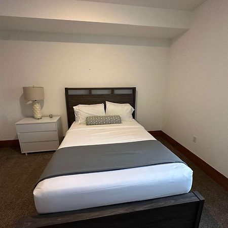 2Br Suite At The Grand Castle Pool Gym & Parking Grandville Luaran gambar