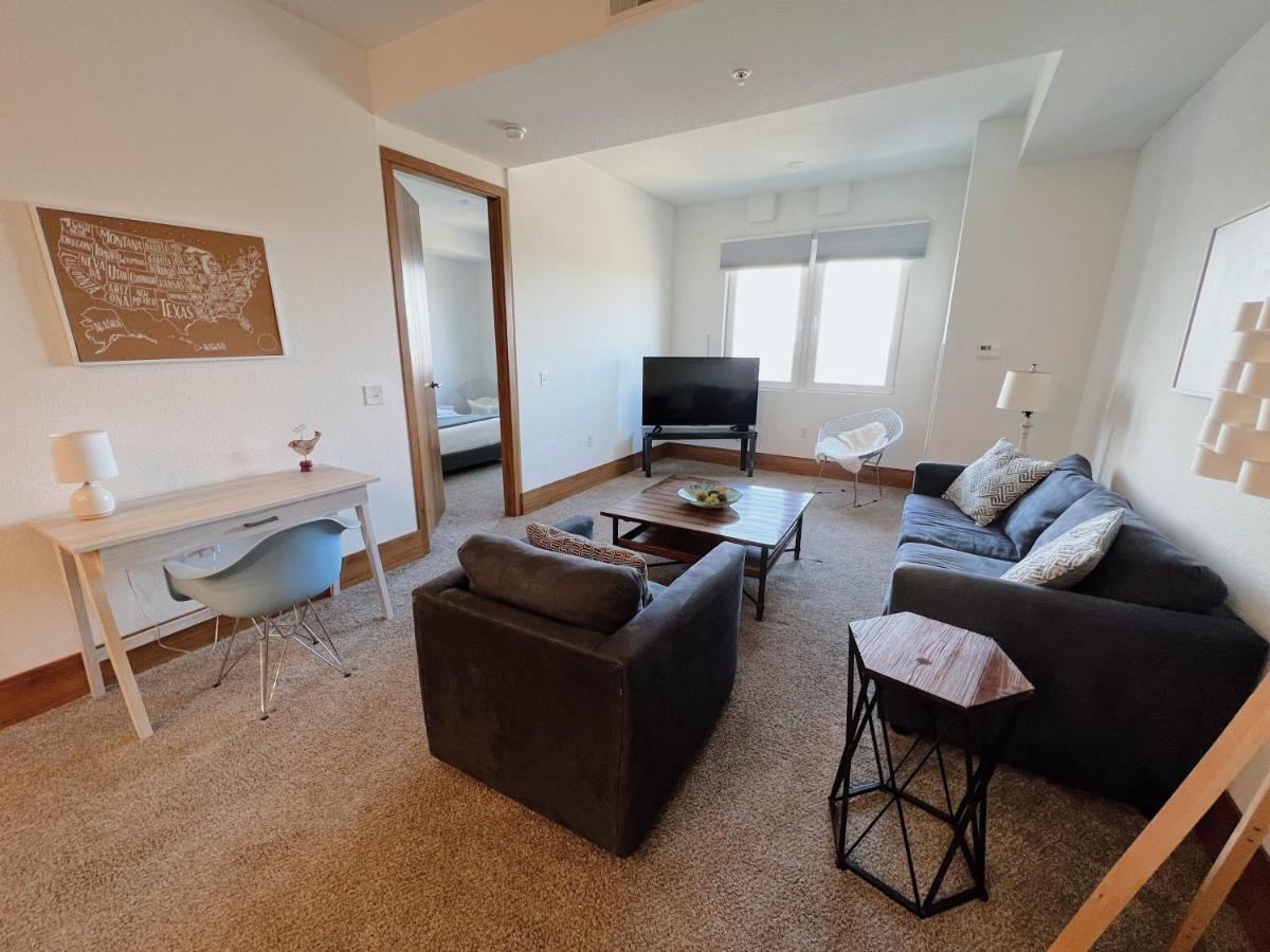 2Br Suite At The Grand Castle Pool Gym & Parking Grandville Luaran gambar