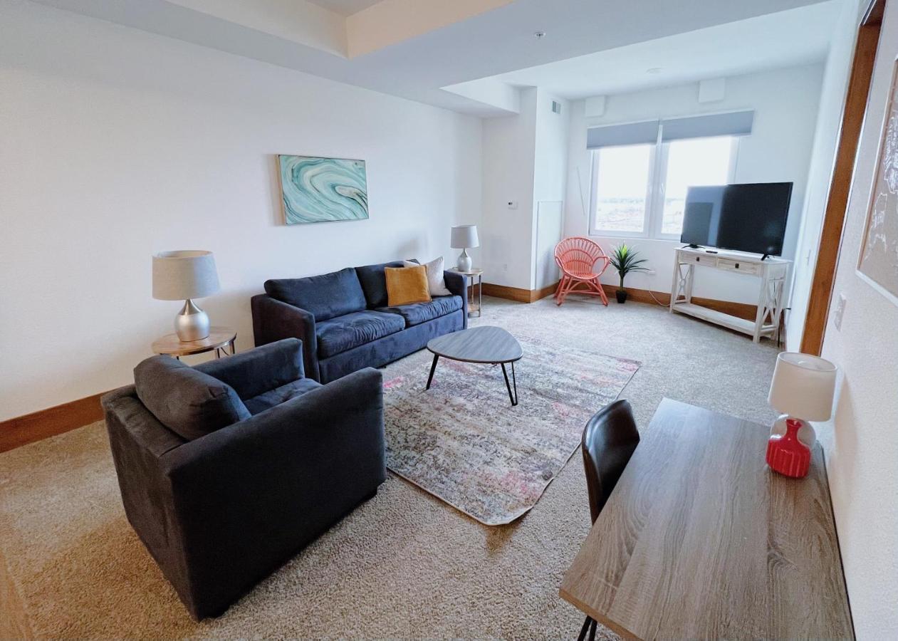 2Br Suite At The Grand Castle Pool Gym & Parking Grandville Luaran gambar